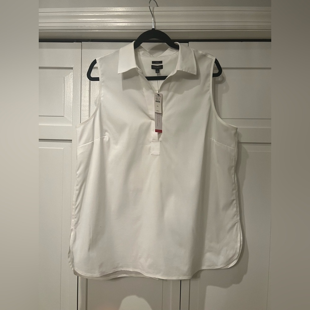Talbots Sleeveless Collared No Iron Blouse in White
Button Back